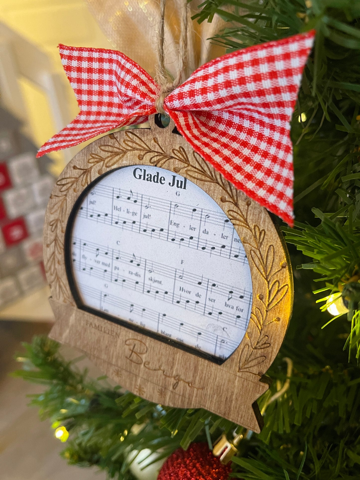 Julepynt i TRE - Glade Jul