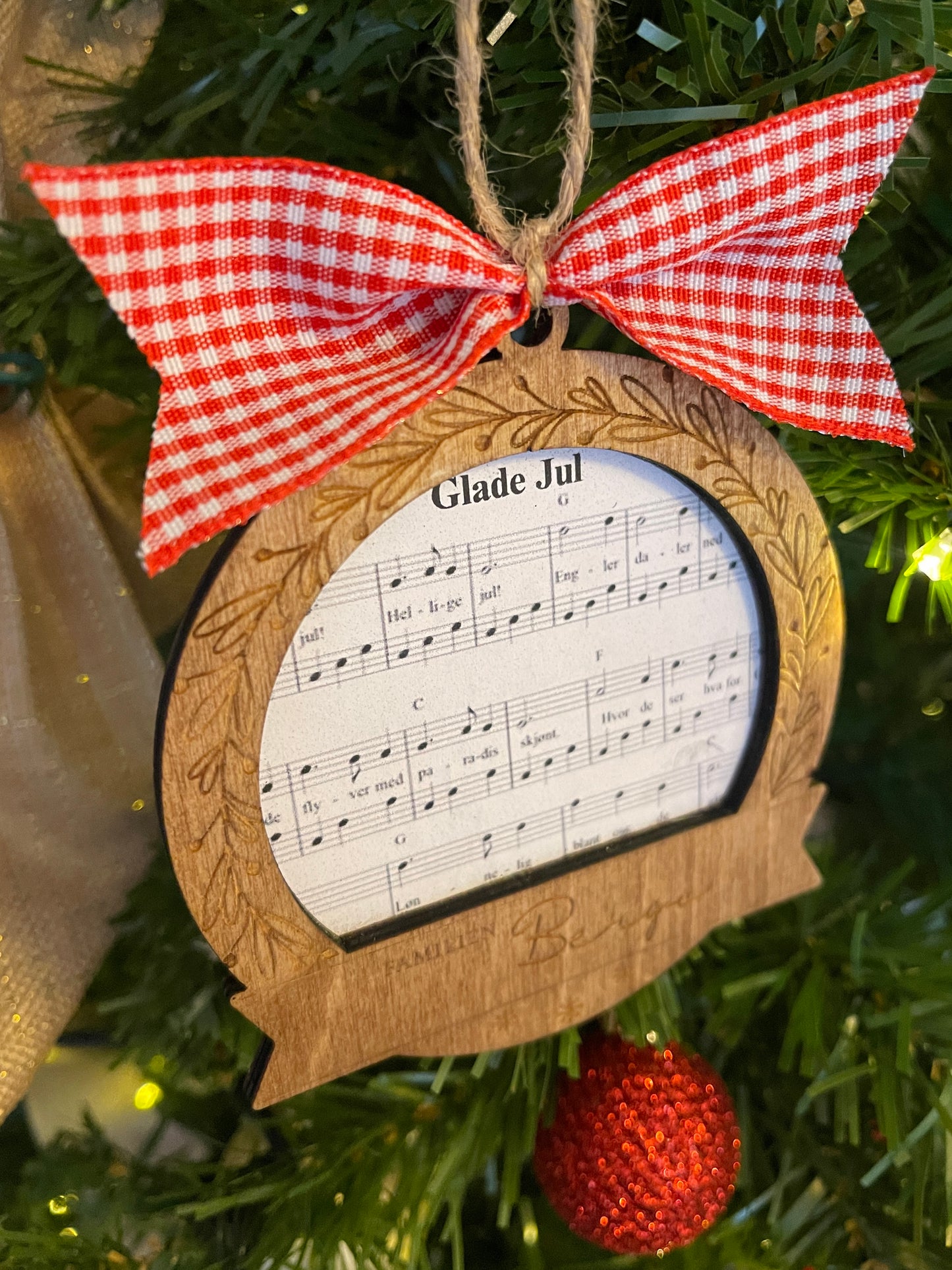 Julepynt i TRE - Glade Jul