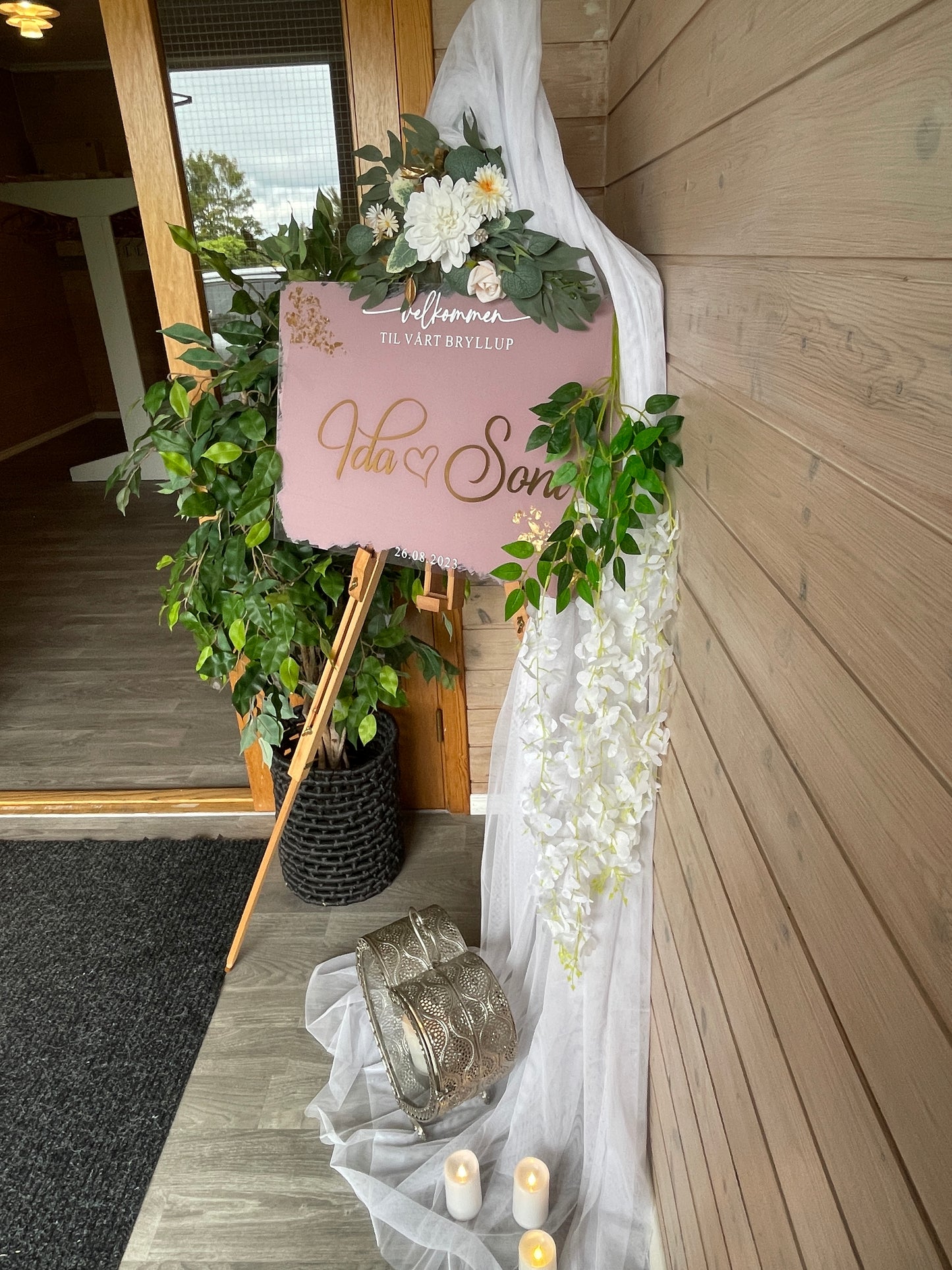 Velkomstskilt i AKRYL med GULL DETALJ